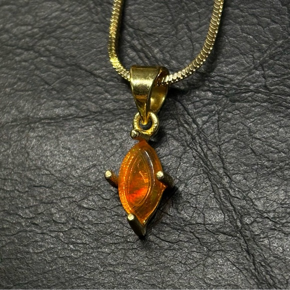 A Blaze Mexican Fire Opal Marquise Cut 18k Gold 4-Prong Necklace - Picture 3 of 5
